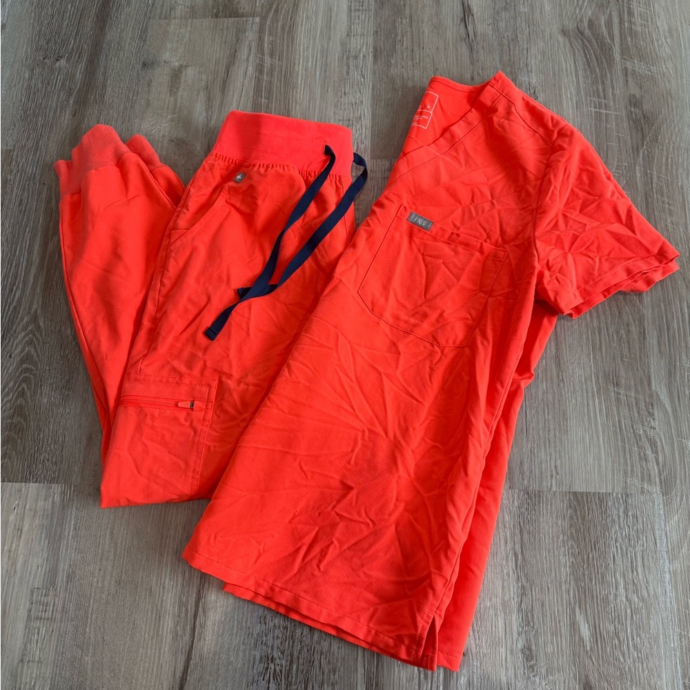 Bright Coral Figs Scrub Set